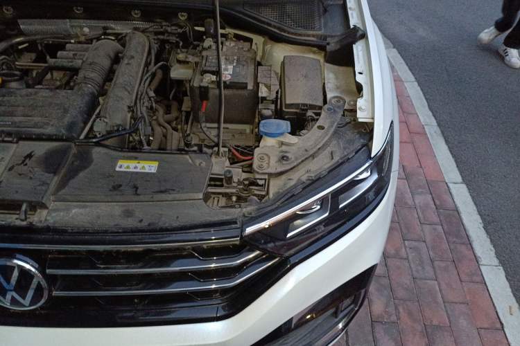 Used Volkswagen T-ROC 2021 280TSI DSG Two-Wheel Drive R-Line Pro Connected Version Engine Bay Left
