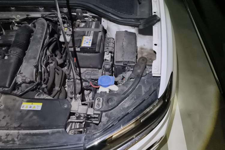 Used Volkswagen T-ROC 2021 280TSI DSG Two-Wheel Drive Elite Connect Edition Engine Bay Left
