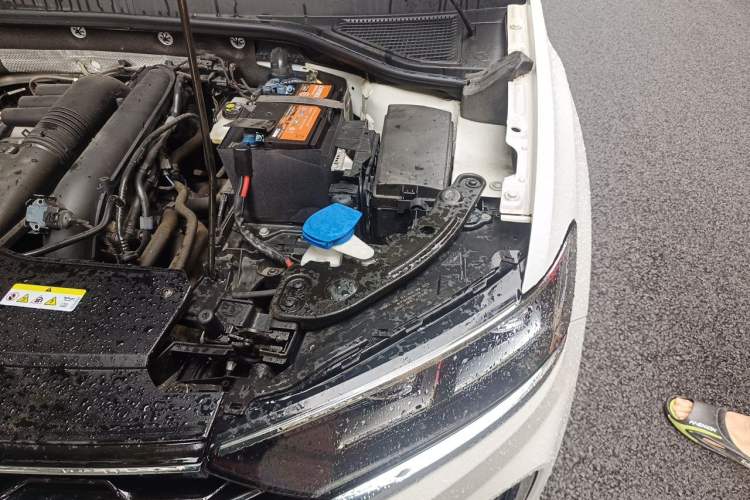 Used Volkswagen T-ROC 2021 280TSI DSG Two-Wheel Drive Comfort Connect 30th Anniversary Edition Engine Bay Left