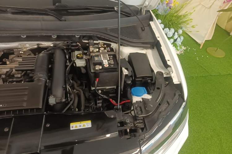 Used Volkswagen T-ROC 2021 280TSI DSG Two-Wheel Drive Elite Connect Edition Engine Bay Left