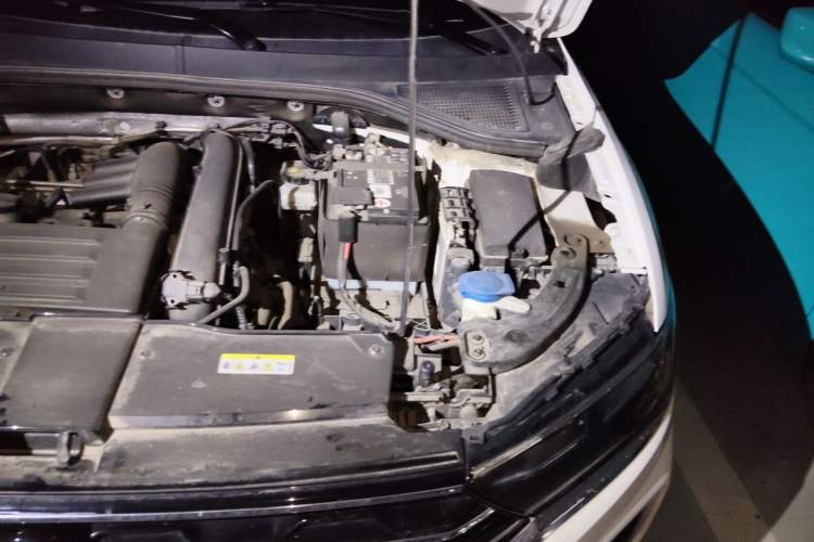 Used Volkswagen T-ROC 2021 280TSI DSG Two-Wheel Drive R-Line Pro Connected Version Engine Bay Left