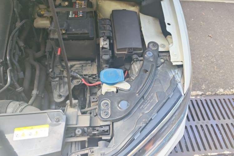 Used Volkswagen T-ROC 2021 280TSI DSG Two-Wheel Drive Comfort Connect Edition Engine Bay Left