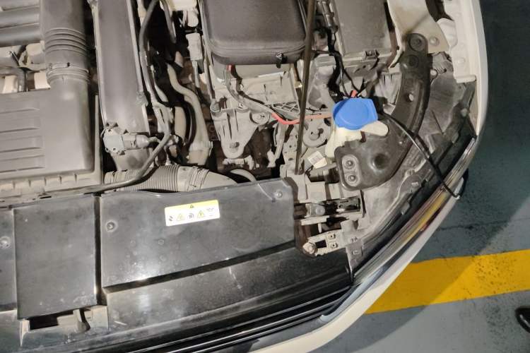 Used Volkswagen T-ROC 2021 280TSI DSG Two-Wheel Drive Luxury Smart Connectivity Version Engine Bay Left