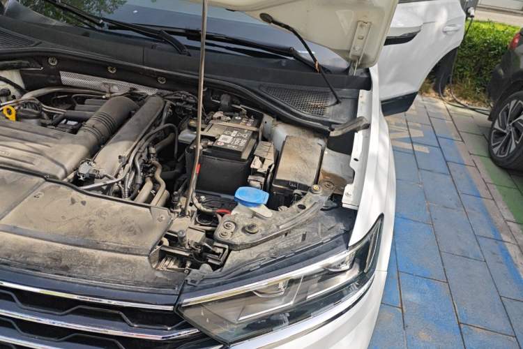 Used Volkswagen T-ROC 2021 280TSI DSG Two-Wheel Drive Elite Connect Edition Engine Bay Left