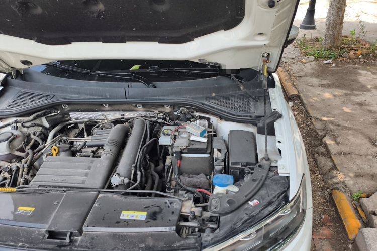 Used Volkswagen T-ROC 2021 280TSI DSG Two-Wheel Drive Elite Connect Edition Engine Bay Left