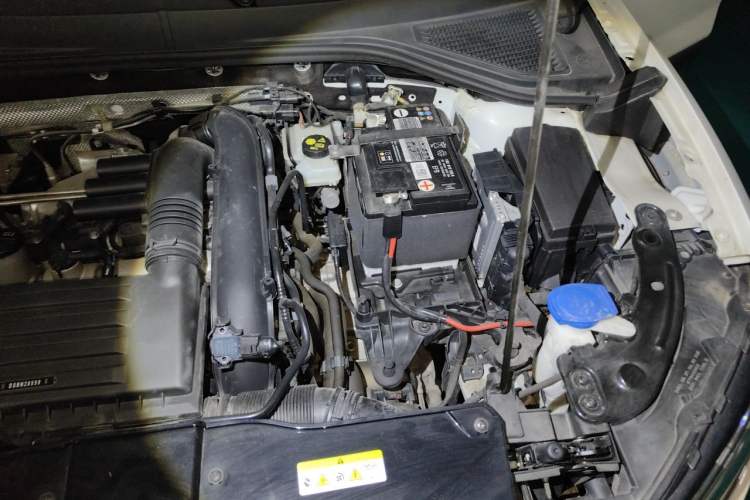 Used Volkswagen T-ROC 2021 280TSI DSG Two-Wheel Drive Comfort Connect 30th Anniversary Edition Engine Bay Left