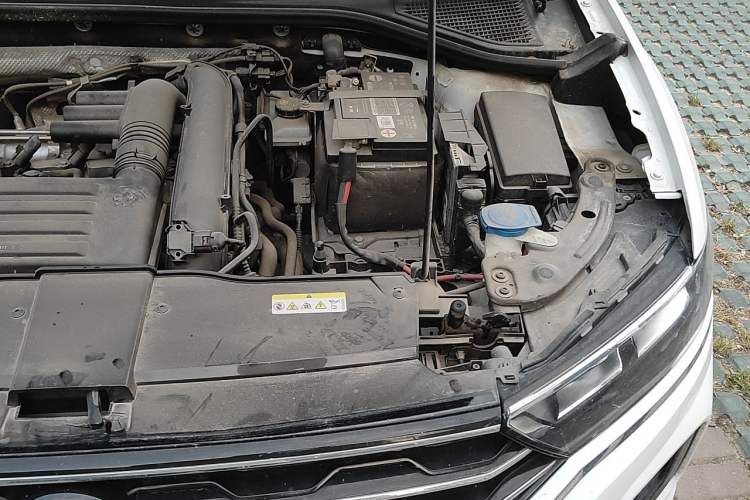 Used Volkswagen T-ROC 2021 280TSI DSG Two-Wheel Drive Comfort Connect 30th Anniversary Edition Engine Bay Left