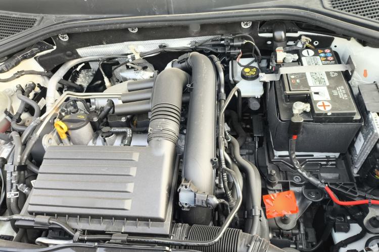 Used Volkswagen T-ROC 2021 280TSI DSG Two-Wheel Drive Comfort Connect Edition Engine Bay