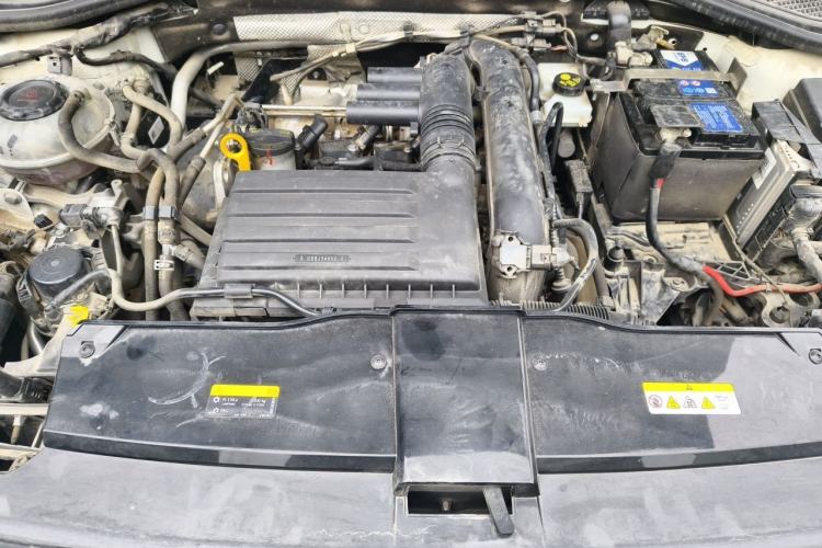Used Volkswagen T-ROC 2021 280TSI DSG Two-Wheel Drive Elite Connect Edition Engine Bay