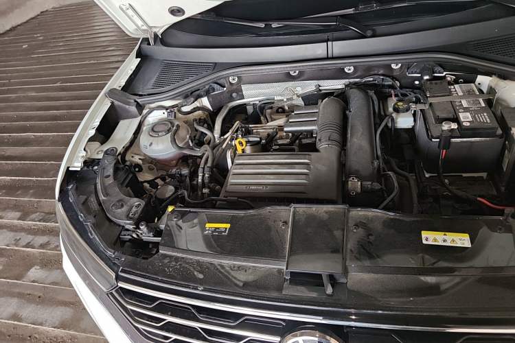 Used Volkswagen T-ROC 2021 280TSI DSG Two-Wheel Drive Elite Connect Edition Engine Bay Right
