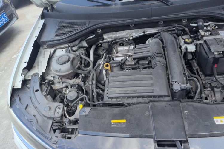 Used Volkswagen T-ROC 2021 Revised Version 280TSI DSG All-Wheel Drive Luxury Connected Edition Engine Bay Right