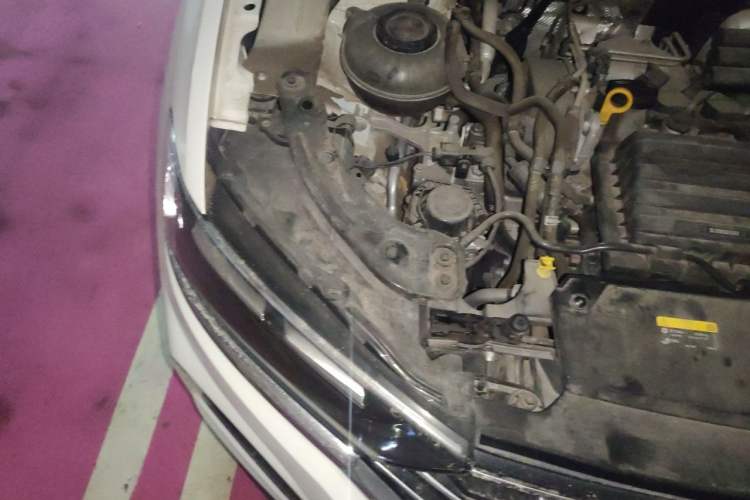 Used Volkswagen T-ROC 2021 280TSI DSG Two-Wheel Drive Elite Connect Edition Engine Bay Right