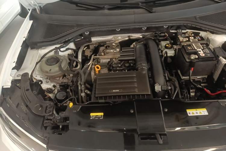 Used Volkswagen T-ROC 2021 280TSI DSG Two-Wheel Drive Elite Connect Edition Engine Bay Right