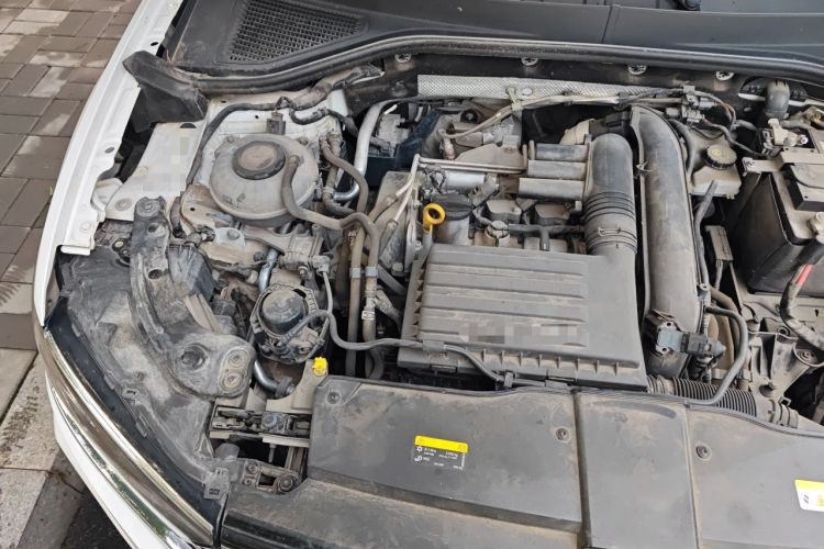 Used Volkswagen T-ROC 2021 280TSI DSG Two-Wheel Drive Elite Connect Edition Engine Bay Right