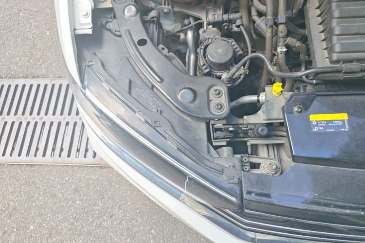 Used Volkswagen T-ROC 2021 280TSI DSG Two-Wheel Drive Comfort Connect Edition Engine Bay Right