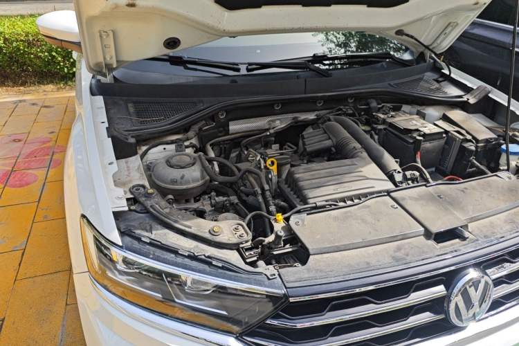 Used Volkswagen T-ROC 2021 280TSI DSG Two-Wheel Drive Elite Connect Edition Engine Bay Right