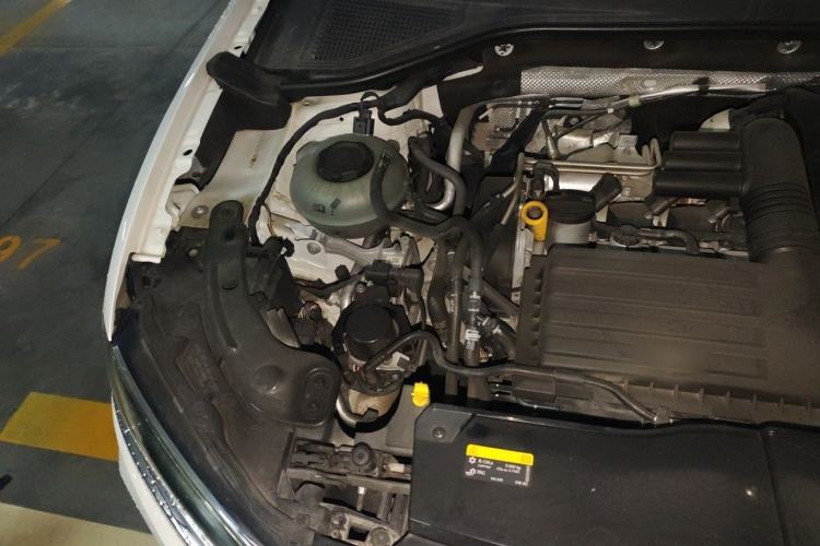 Used Volkswagen T-ROC 2021 280TSI DSG Two-Wheel Drive Comfort Connect Edition Engine Bay Right