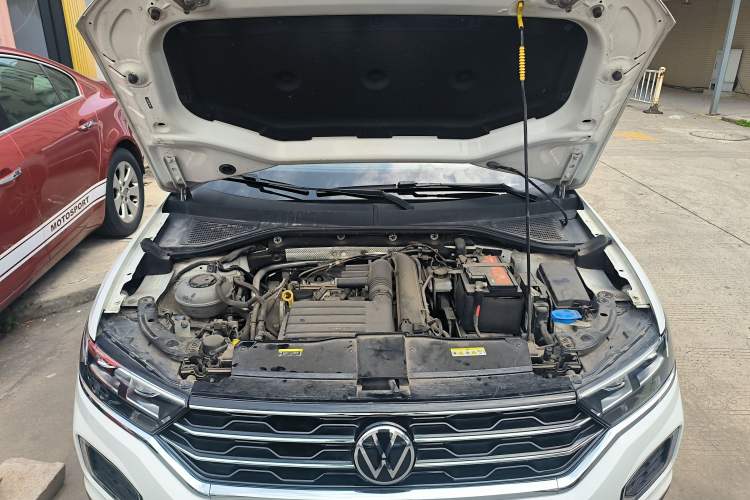 Used Volkswagen T-ROC 2021 280TSI DSG Two-Wheel Drive Comfort Connect 30th Anniversary Edition Engine Bay