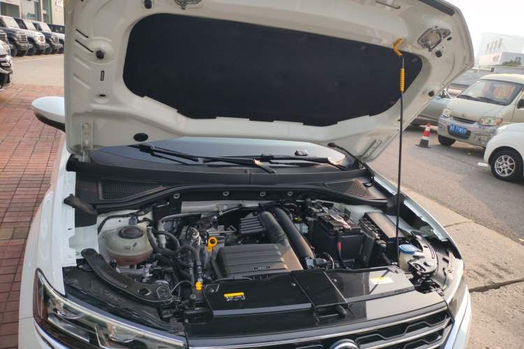 Used Volkswagen T-ROC 2021 280TSI DSG Two-Wheel Drive Comfort Connect Edition Engine Bay