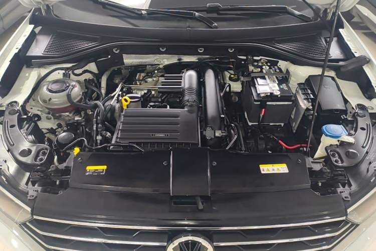 Used Volkswagen T-ROC 2021 280TSI DSG Two-Wheel Drive Elite Connect Edition Engine Bay