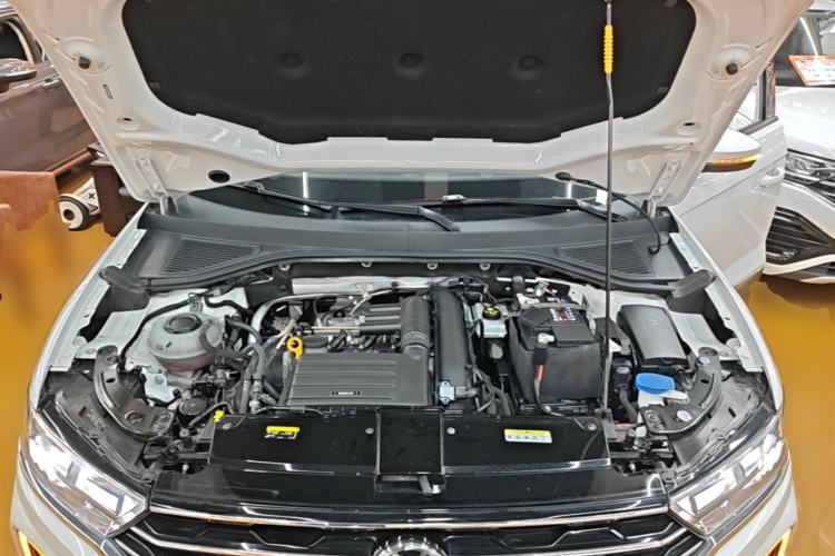 Used Volkswagen T-ROC 2021 280TSI DSG Two-Wheel Drive Comfort Connect Edition Engine Bay