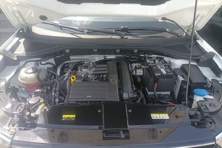 Used Volkswagen T-ROC 2021 280TSI DSG Two-Wheel Drive R-Line Pro Connected Version Engine Bay