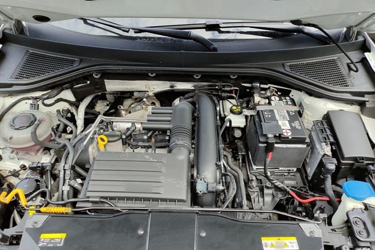 Used Volkswagen T-ROC 2021 280TSI DSG Two-Wheel Drive Elite Connect Edition Engine Bay