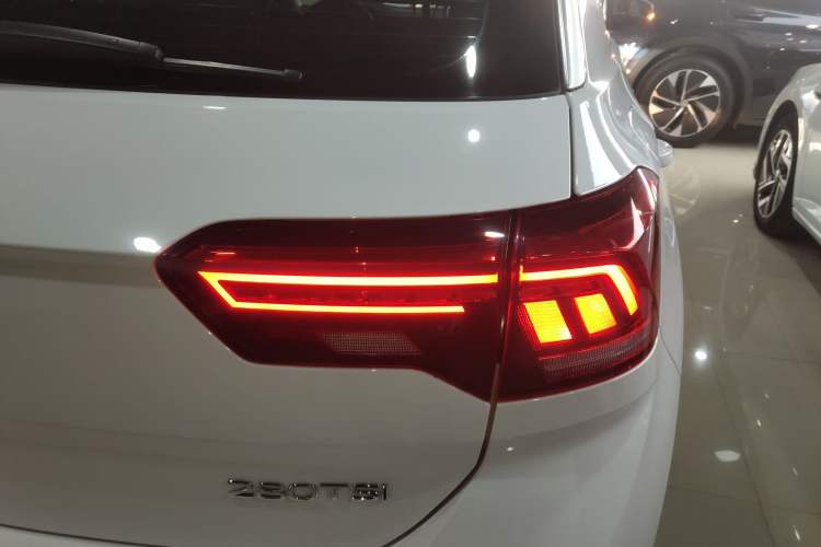 Used Volkswagen T-ROC 2021 Revised Version 280TSI DSG Two-Wheel Drive Comfort & Smart Connectivity Edition Exterior 3