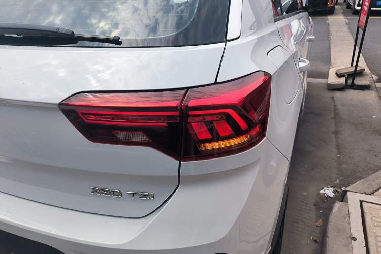 Used Volkswagen T-ROC 2021 280TSI DSG Two-Wheel Drive Comfort Connect 30th Anniversary Edition Exterior 3