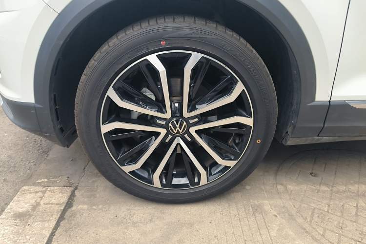 Used Volkswagen T-ROC 2021 280TSI DSG Two-Wheel Drive Comfort Connect 30th Anniversary Edition Exterior 4