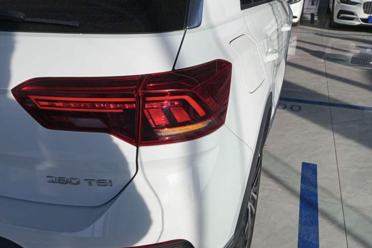 Used Volkswagen T-ROC 2021 280TSI DSG Two-Wheel Drive Comfort Connect Edition Exterior 6