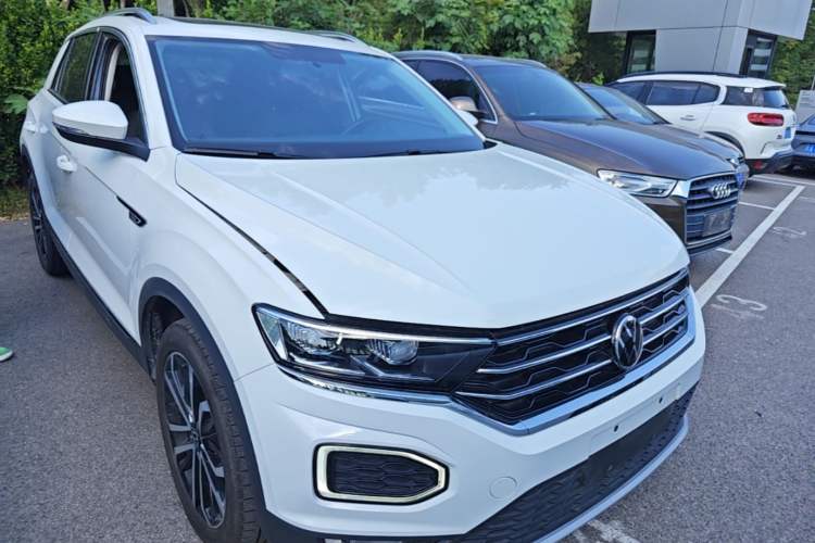 Used Volkswagen T-ROC 2021 280TSI DSG Two-Wheel Drive Comfort Connect Edition Front Right 45 Deg