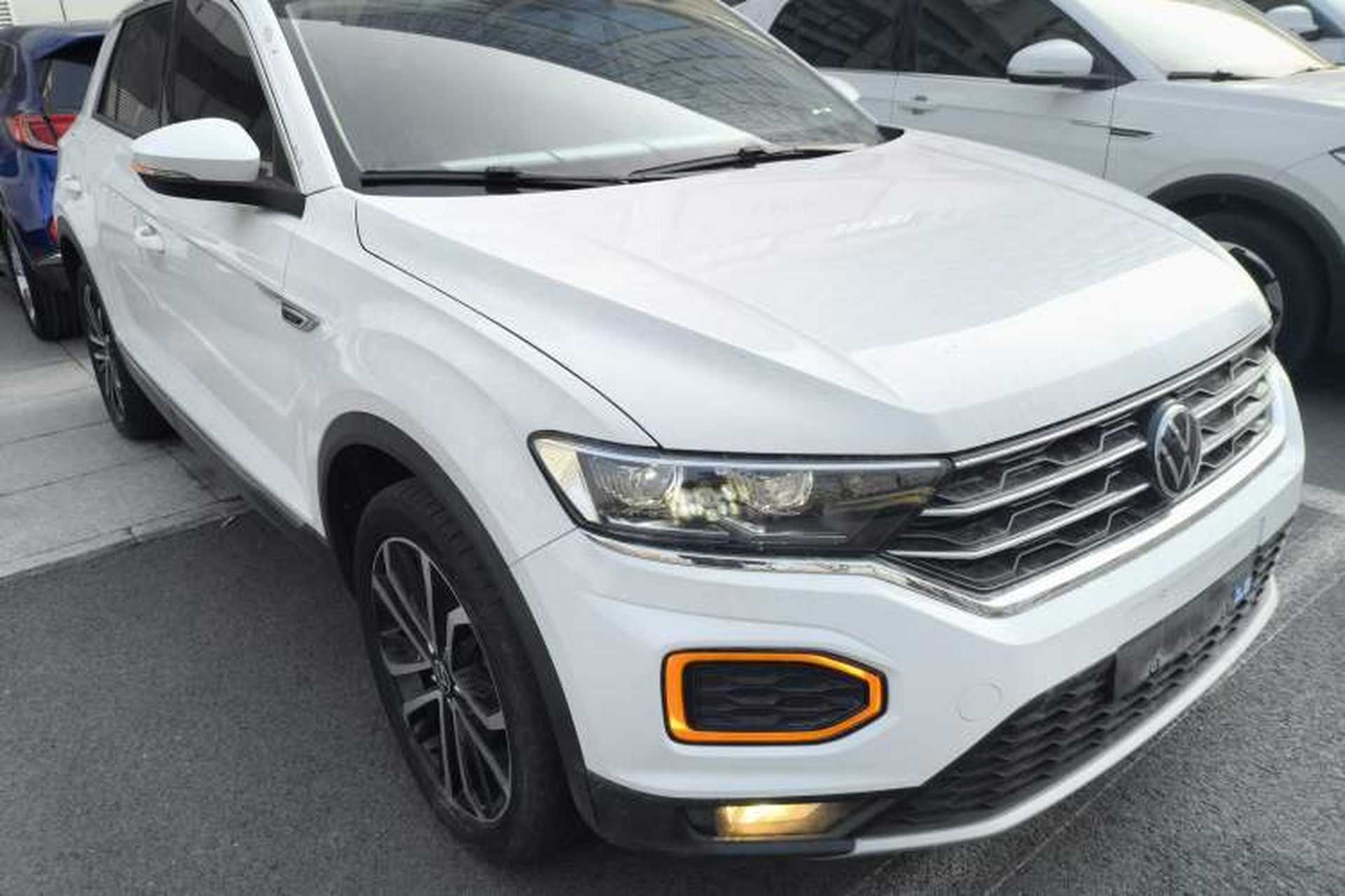 Used Volkswagen T-ROC 2021 280TSI DSG Two-Wheel Drive Comfort Connect Edition Front Right 45 Deg