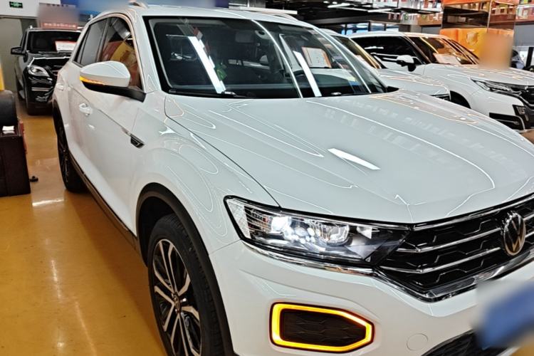 Used Volkswagen T-ROC 2021 280TSI DSG Two-Wheel Drive Comfort Connect Edition Front Right 45 Deg