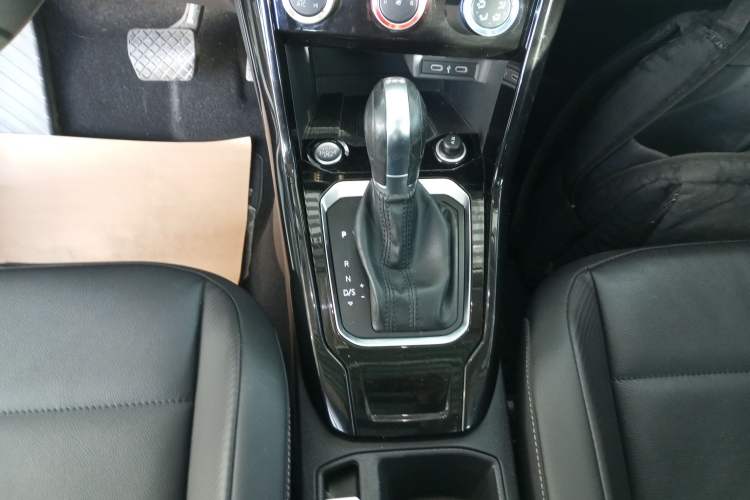 Used Volkswagen T-ROC 2021 280TSI DSG Two-Wheel Drive Comfort Connect Edition Gear Lever