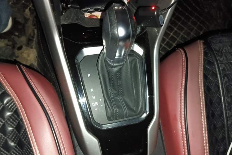 Used Volkswagen T-ROC 2021 280TSI DSG Two-Wheel Drive Elite Connect Edition Gear Lever