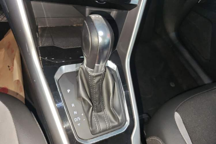 Used Volkswagen T-ROC 2021 280TSI DSG Two-Wheel Drive Elite Connect Edition Gear Lever