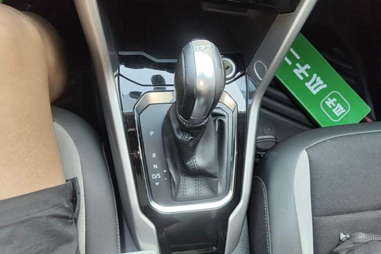 Used Volkswagen T-ROC 2021 Revised Version 280TSI DSG Two-Wheel Drive Elite Connect Edition Gear Lever