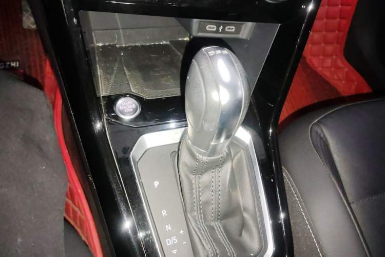 Used Volkswagen T-ROC 2021 280TSI DSG Two-Wheel Drive Comfort Connect Edition Gear Lever