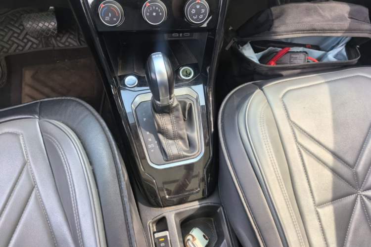 Used Volkswagen T-ROC 2021 280TSI DSG Two-Wheel Drive Comfort Connect Edition Gear Lever
