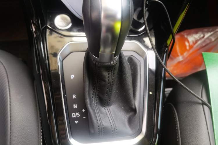 Used Volkswagen T-ROC 2021 280TSI DSG Two-Wheel Drive Comfort Connect Edition Gear Lever