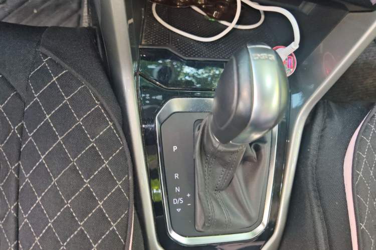 Used Volkswagen T-ROC 2021 280TSI DSG Two-Wheel Drive Elite Connect Edition Gear Lever
