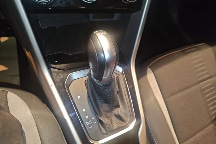 Used Volkswagen T-ROC 2021 Revised Version 280TSI DSG Two-Wheel Drive Elite Connect Edition Gear Lever