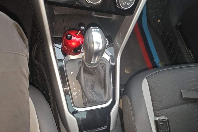 Used Volkswagen T-ROC 2021 280TSI DSG Two-Wheel Drive Elite Connect Edition Gear Lever