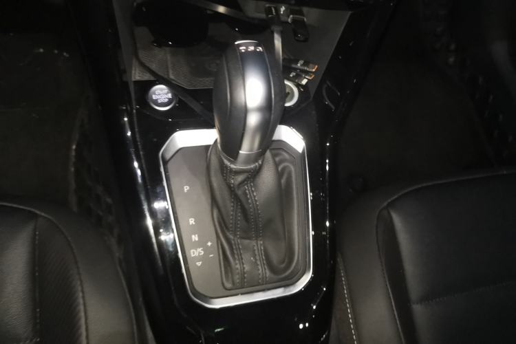 Used Volkswagen T-ROC 2021 280TSI DSG Two-Wheel Drive Comfort Connect Edition Gear Lever
