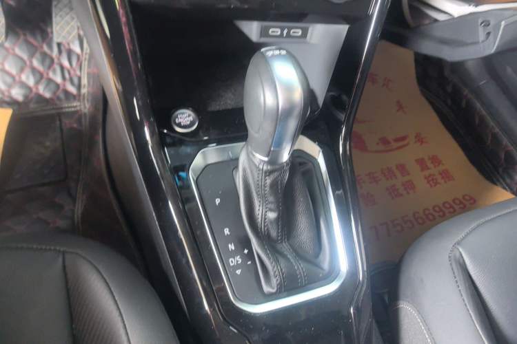 Used Volkswagen T-ROC 2021 280TSI DSG Two-Wheel Drive Comfort Connect Edition Gear Lever