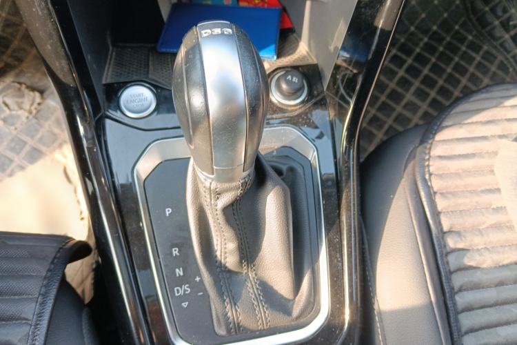 Used Volkswagen T-ROC 2021 Revised Version 280TSI DSG Two-Wheel Drive Comfort & Smart Connectivity Edition Gear Lever