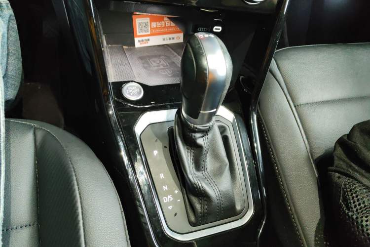 Used Volkswagen T-ROC 2021 280TSI DSG Two-Wheel Drive Comfort Connect Edition Gear Lever