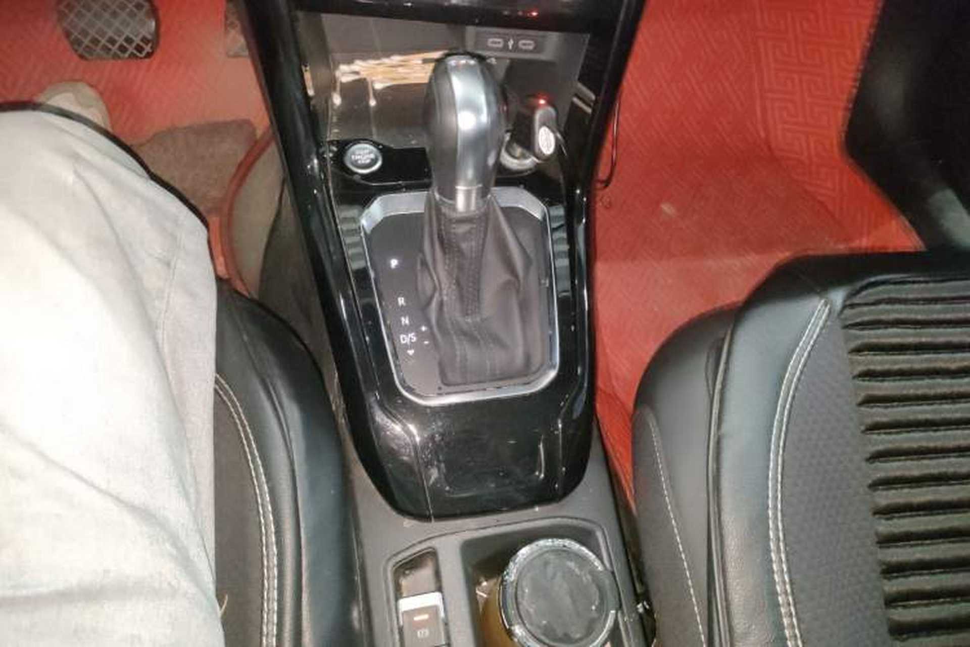 Used Volkswagen T-ROC 2021 280TSI DSG Two-Wheel Drive Comfort Connect Edition Gear Lever