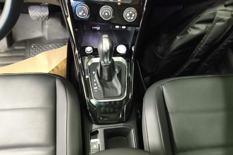 Used Volkswagen T-ROC 2021 280TSI DSG Two-Wheel Drive Comfort Connect Edition Gear Lever